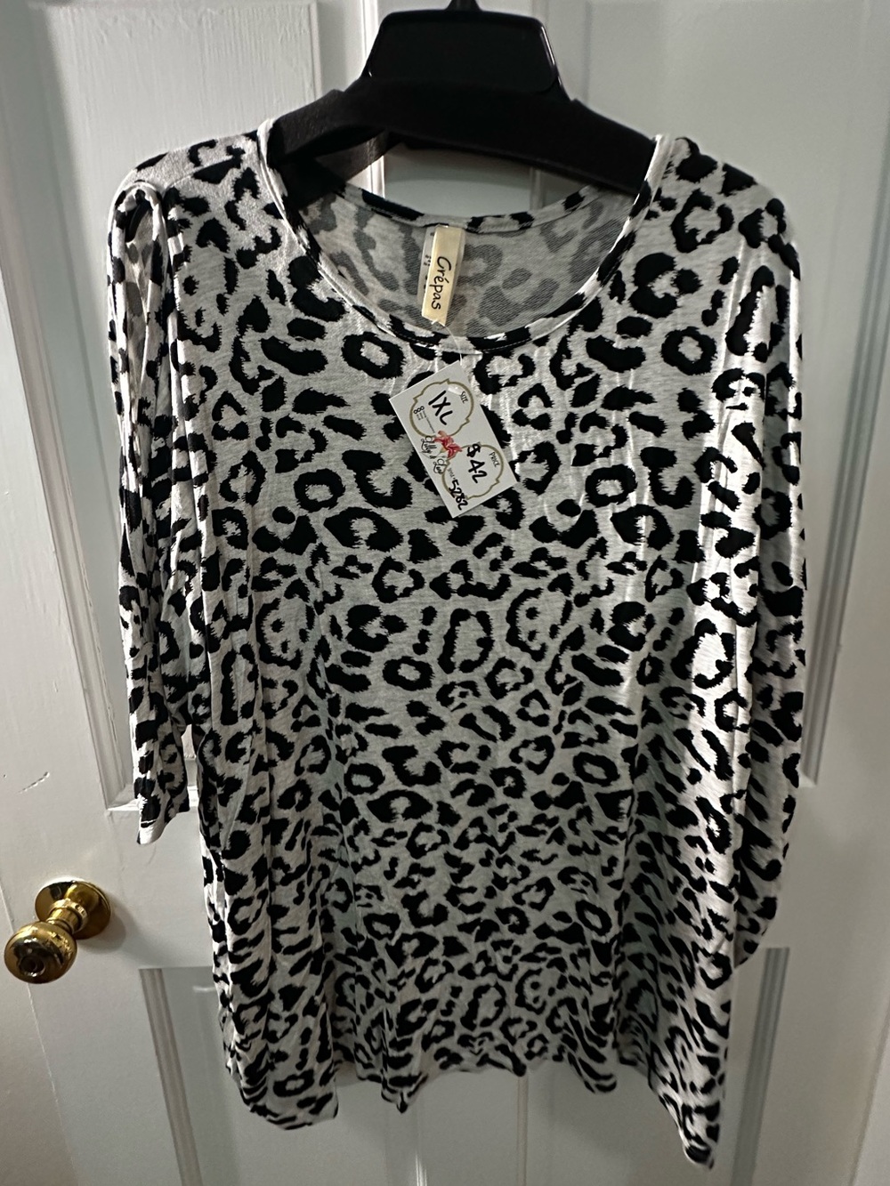 Women's Black & White Leopard Print Long Sleeve Top